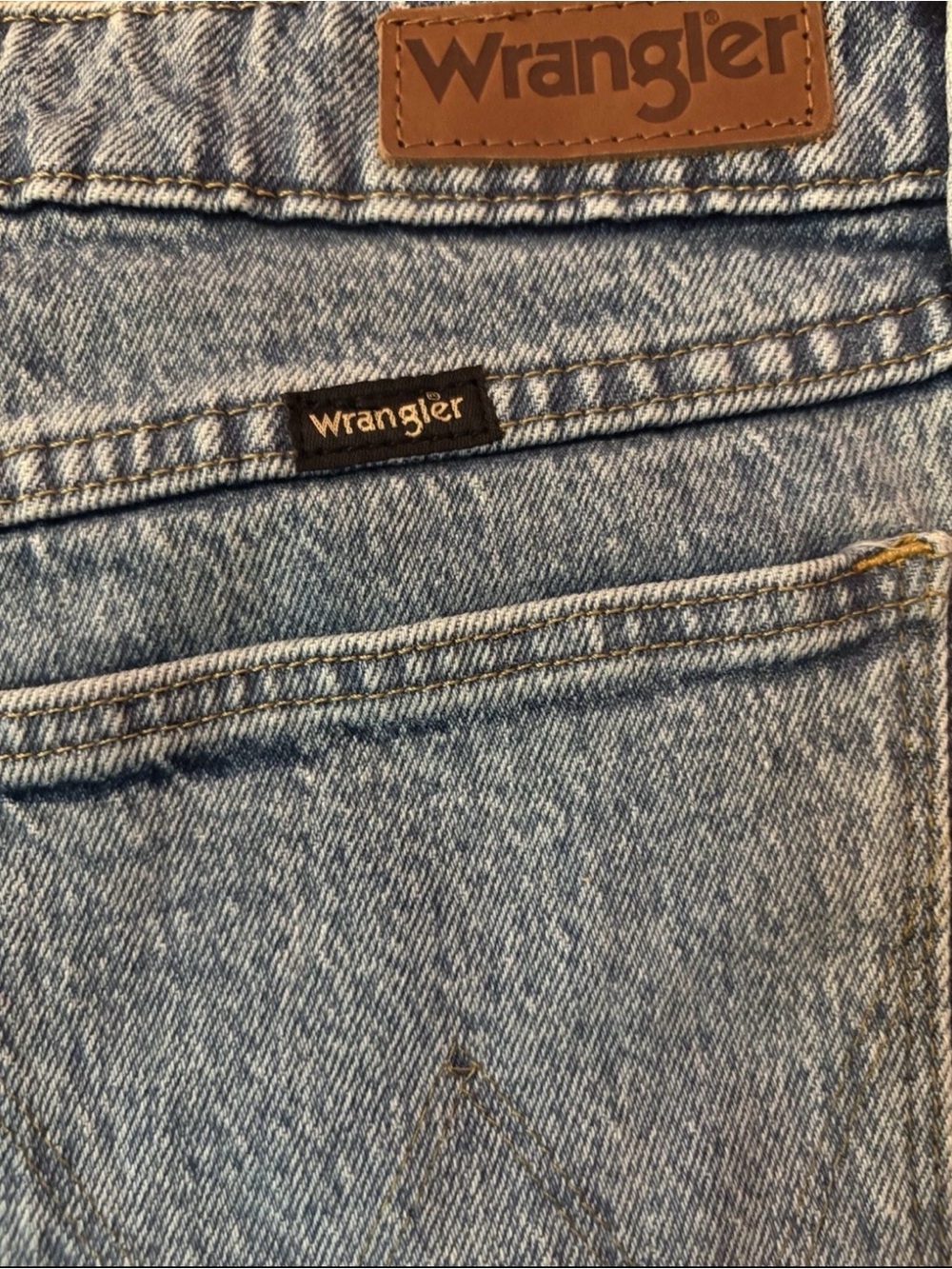 NWT Wrangler Roll Raw Hem Light Blue Washed Denim Shorts - 6/28 - Picture 6 of 8